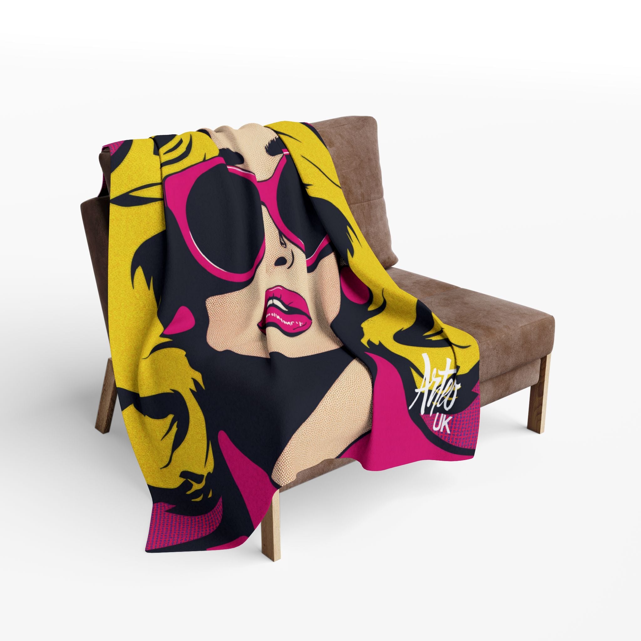 Pop Diva Fleece Blanket – Vibrant Retro Pop Art Style