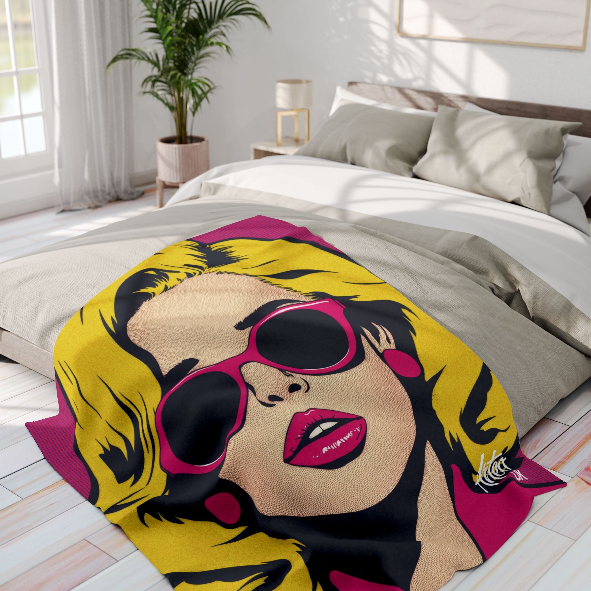 Pop Diva Fleece Blanket – Vibrant Retro Pop Art Style