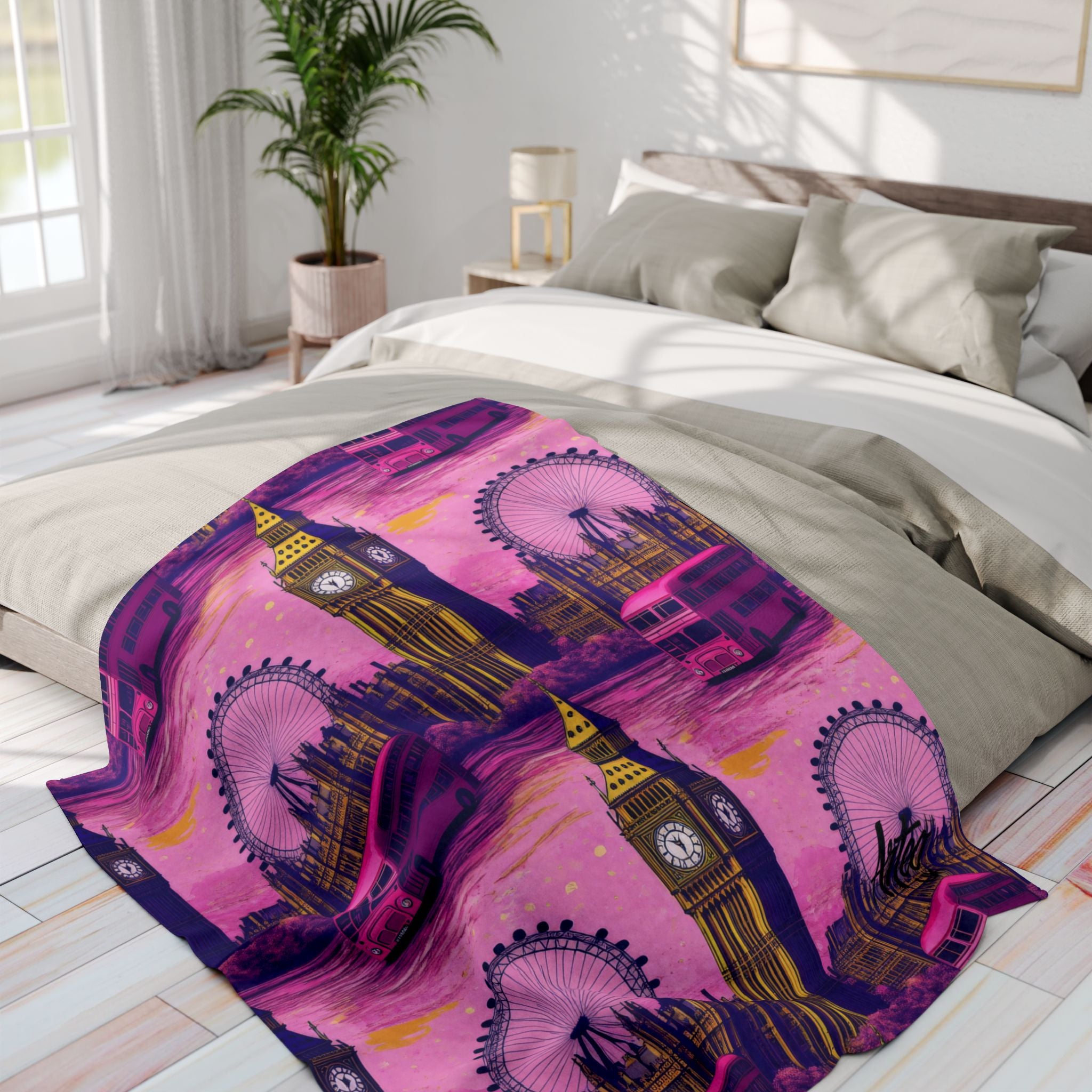 London Dreamscape Fleece Blanket – Bold Pink & Purple City Vibes